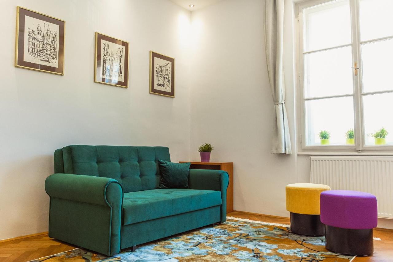 Top Location City Centre Condo In Historic Building With Free Garage Parking ลูบลิยานา ภายนอก รูปภาพ