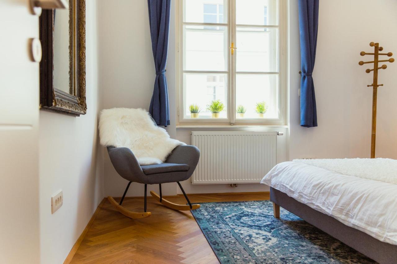 Top Location City Centre Condo In Historic Building With Free Garage Parking ลูบลิยานา ภายนอก รูปภาพ