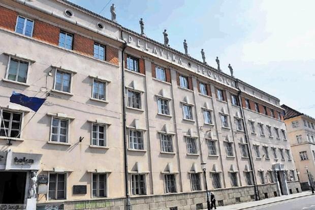 Top Location City Centre Condo In Historic Building With Free Garage Parking ลูบลิยานา ภายนอก รูปภาพ