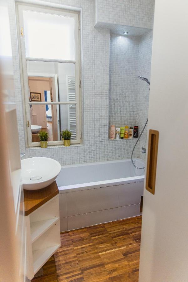 Top Location City Centre Condo In Historic Building With Free Garage Parking ลูบลิยานา ภายนอก รูปภาพ